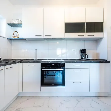 Appartamento Beautiful In With Kitchen