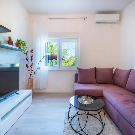 Beautiful In With Kitchen *